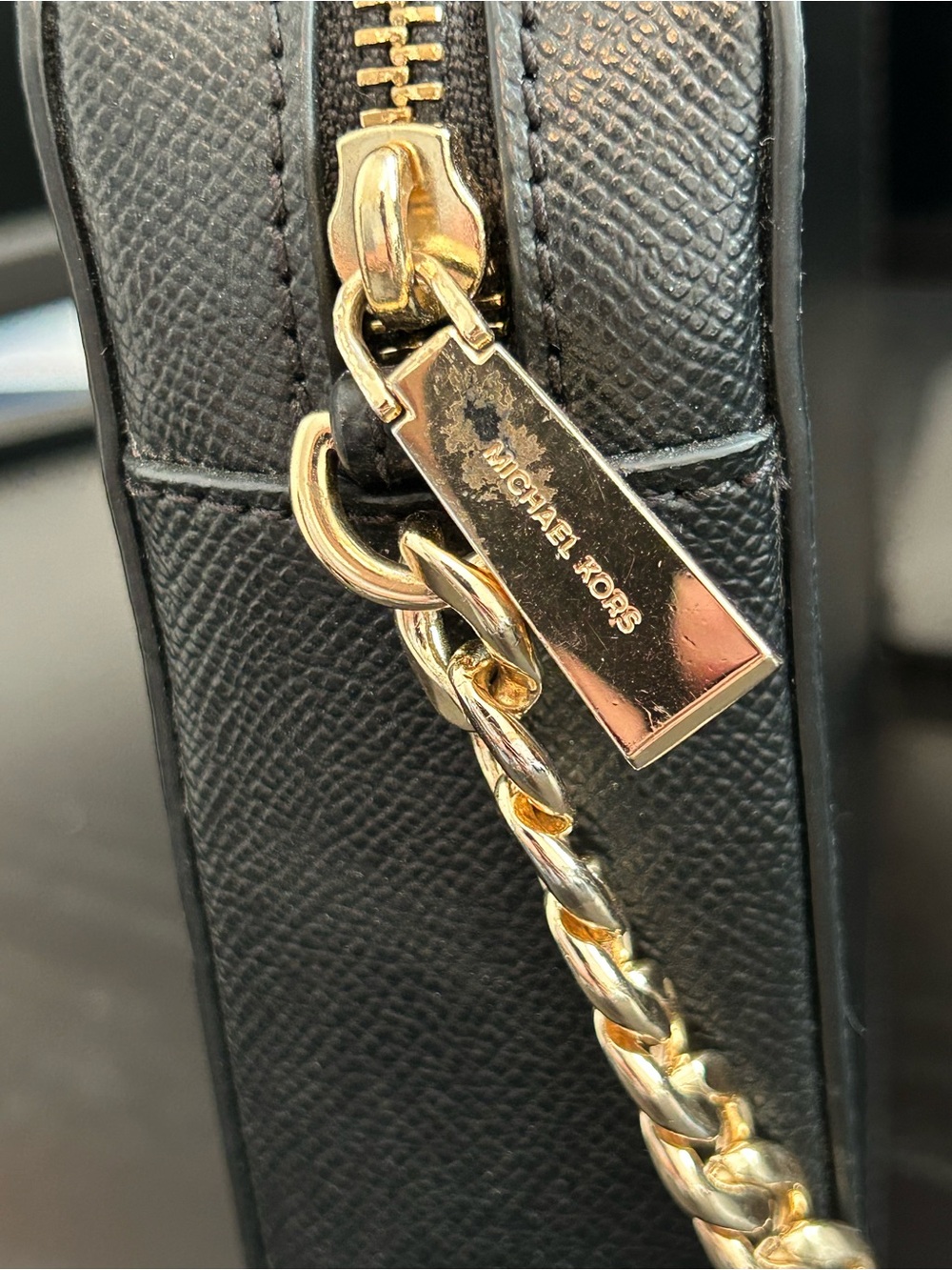 Michael Kors Black Leather Jet Set Santiago Crossbody with Gold Hardware - Picture 4 of 10